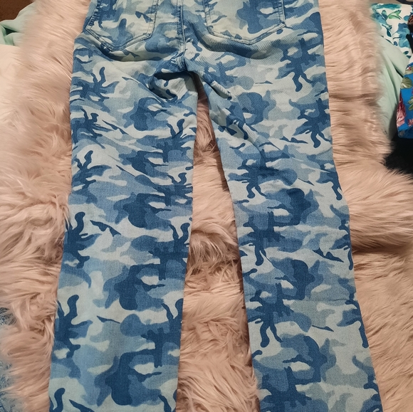 Forever 21 blue camo jeans size 26 - Picture 3 of 5